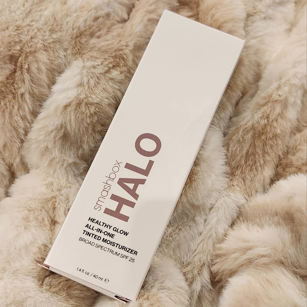 SMASHBOX- HALO HEALTHY GLOW ALL-IN-ONE MOISTURIZER SPF 25- Medium Tan - Picture 5 of 6